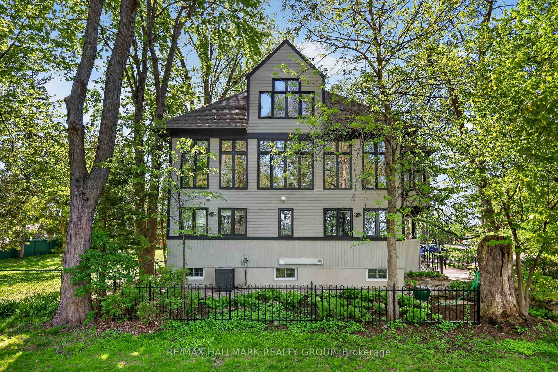 53 Scrivens Street, Britannia - Lincoln Heights and Area, ON K2B 8M6 — Britannia - Lincoln Heights and Area, Ontario