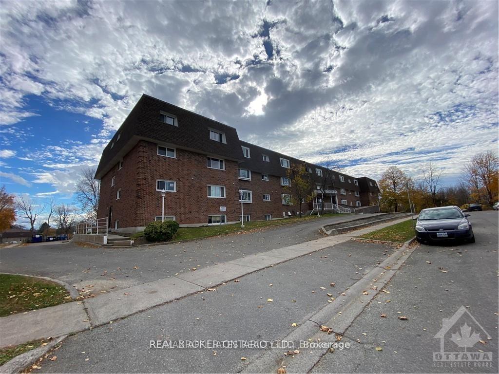 845 Kyle Court 305, Brockville — photo 3 of 5