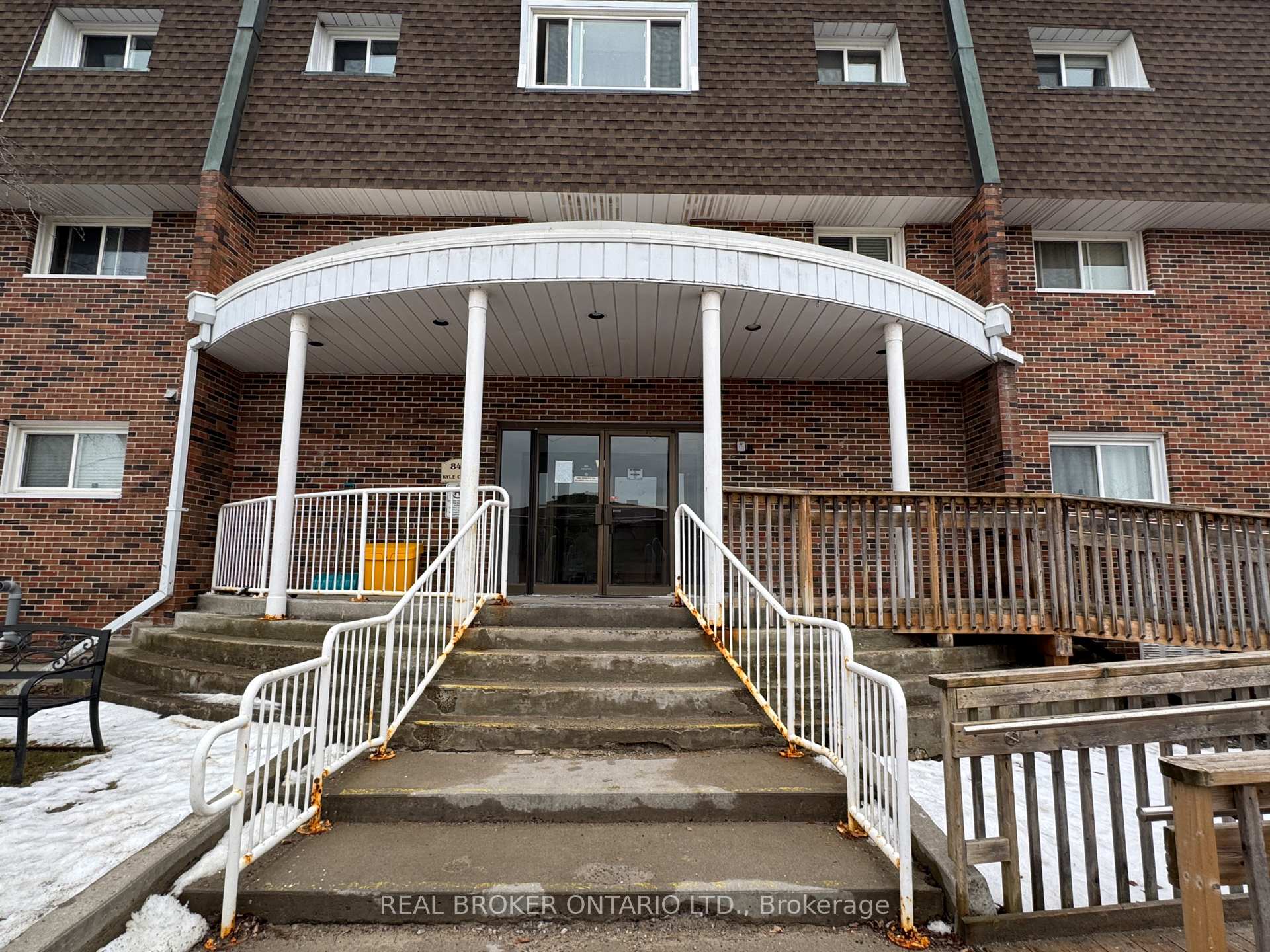 845 Kyle Court 305, Brockville — photo 4 of 5