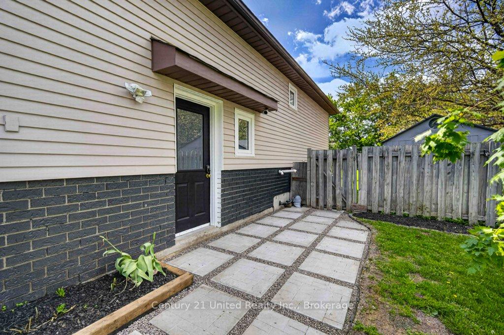 1255 Huntington Circle, Peterborough — photo 3 of 5