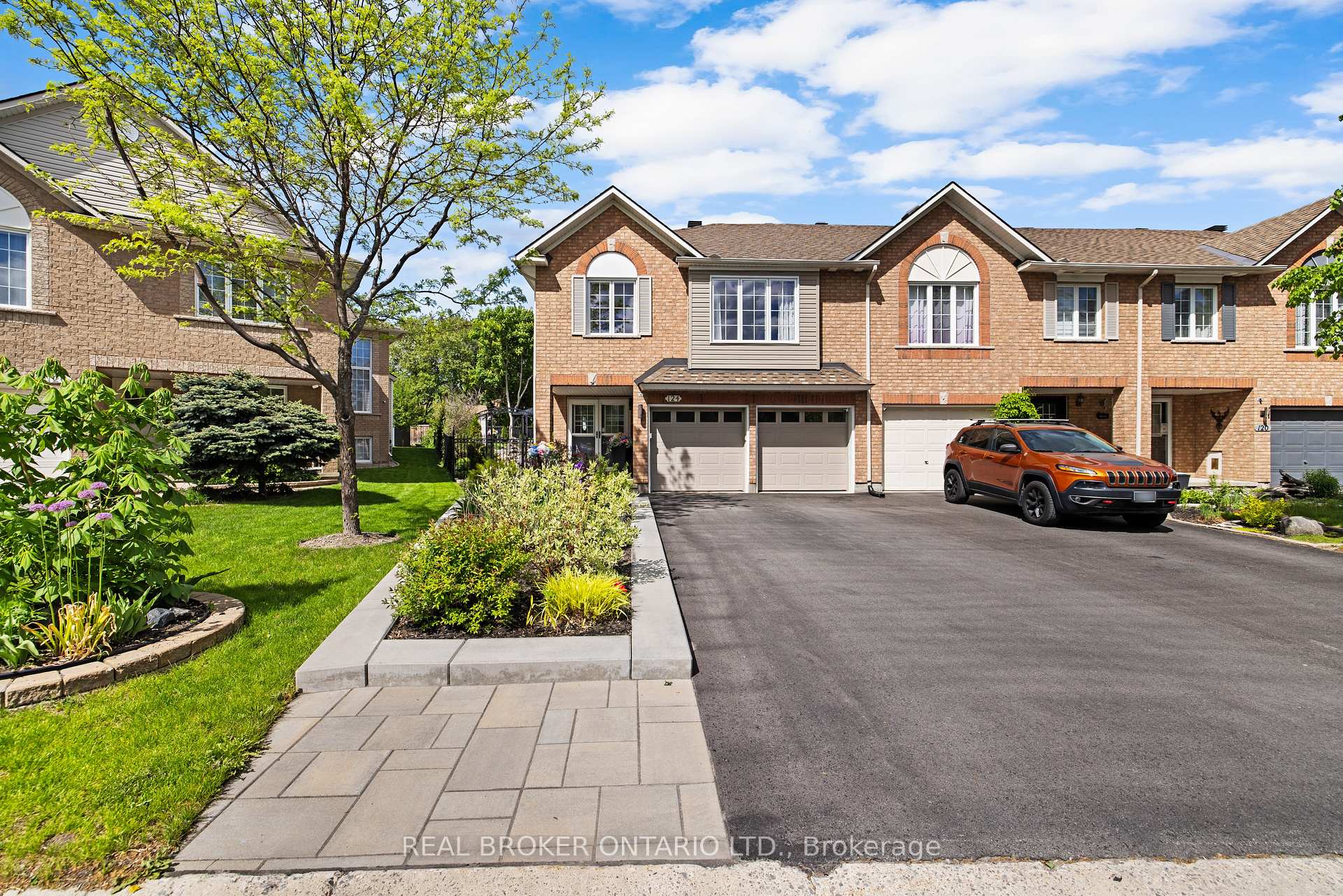 124 Macassa Circle, Kanata, ON K2T 1J9 — Kanata, Ontario