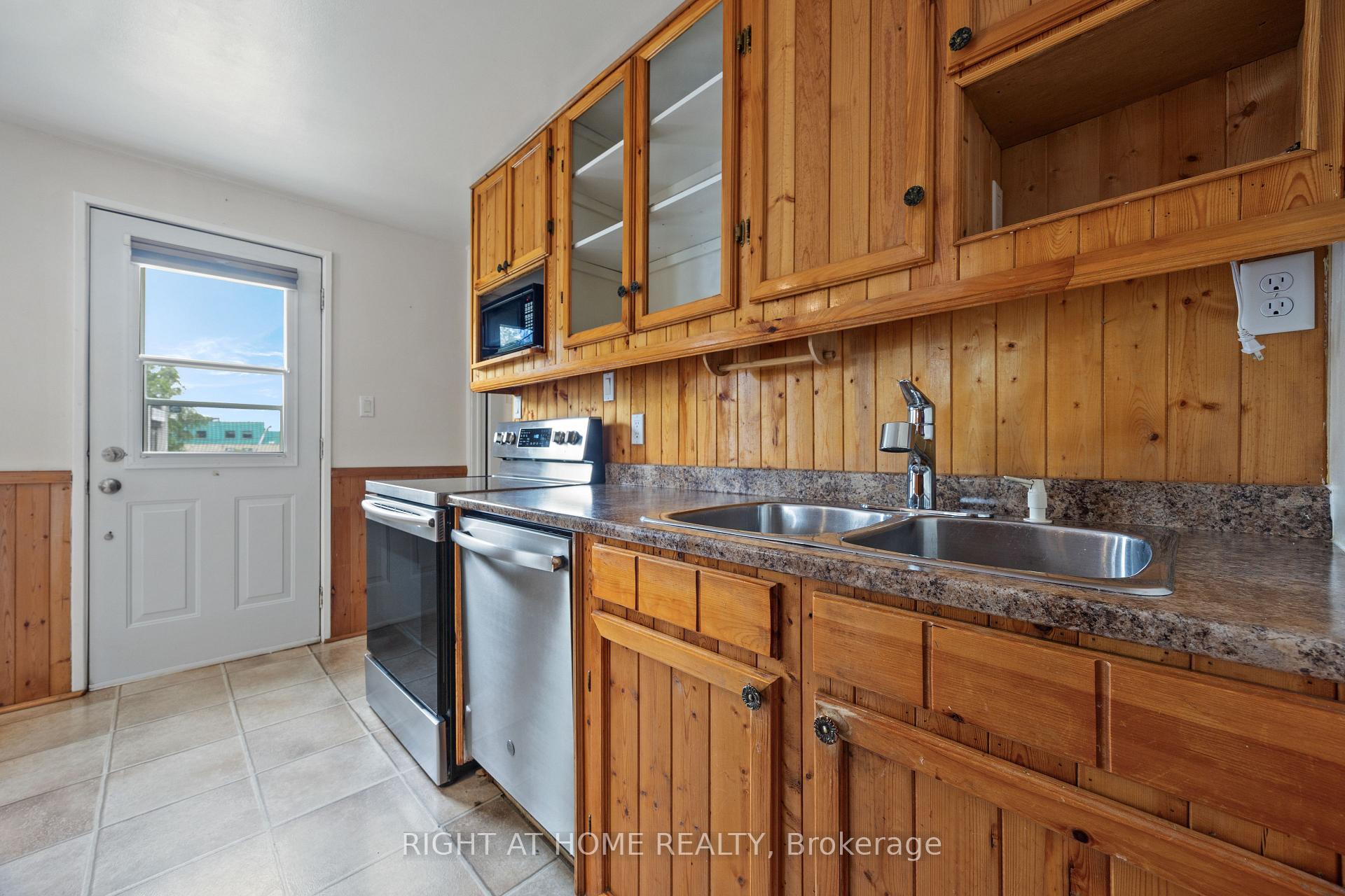 221 Samuelson Street, Cambridge — photo 3 of 5
