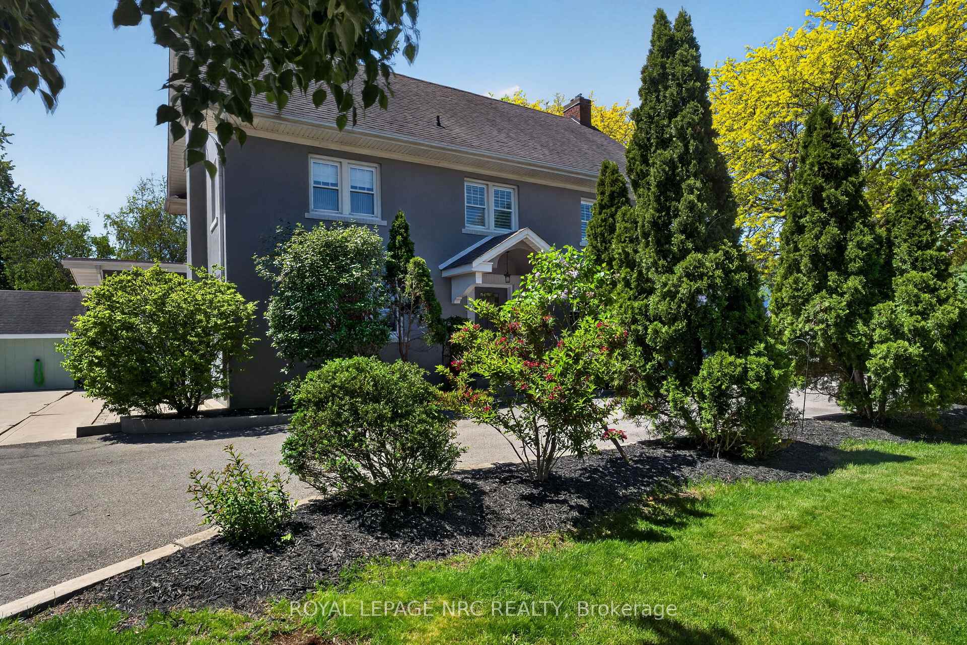 260 Main Street E, Grimsby — photo 2 of 5