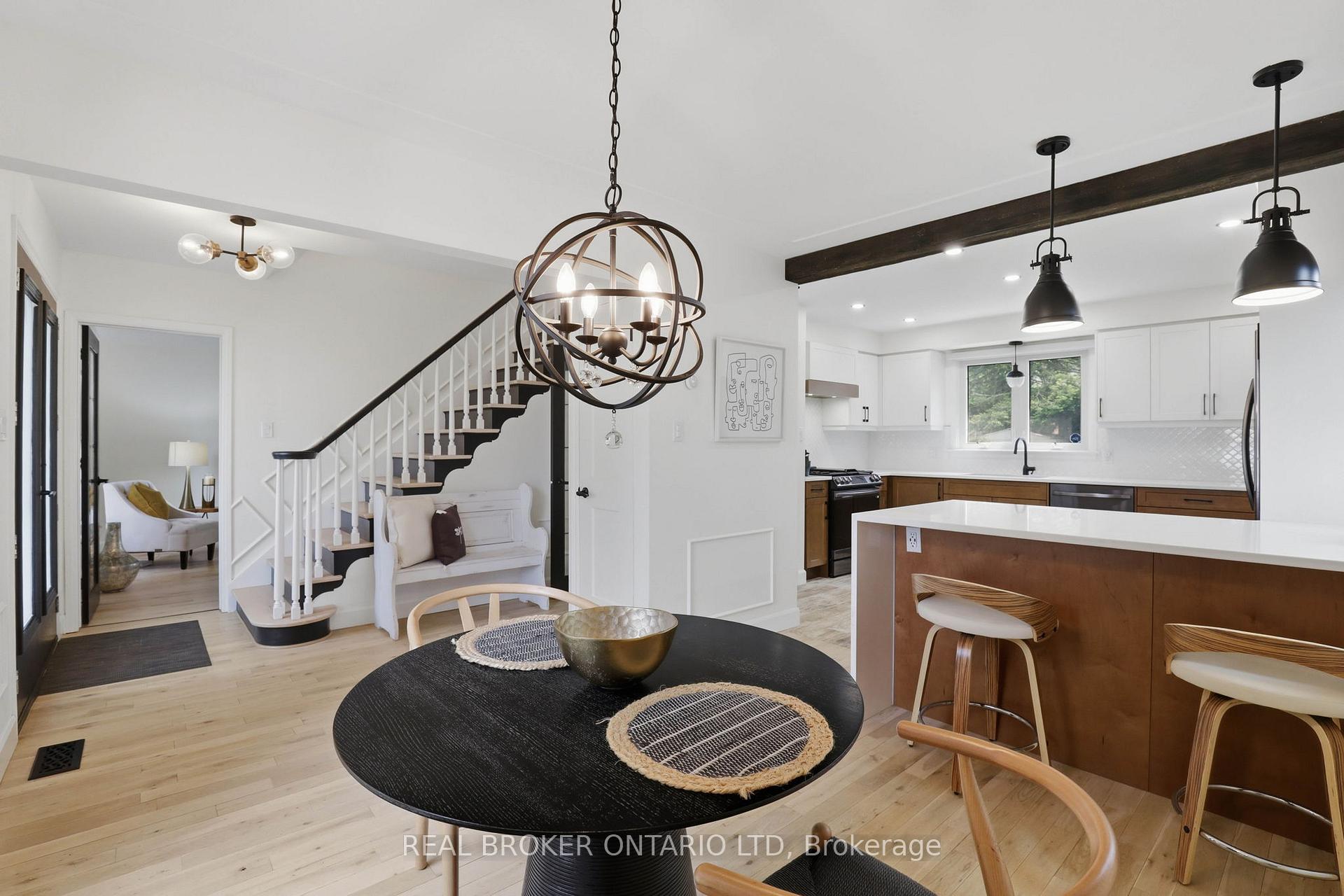 196 Wychwood Park, London North — photo 3 of 5