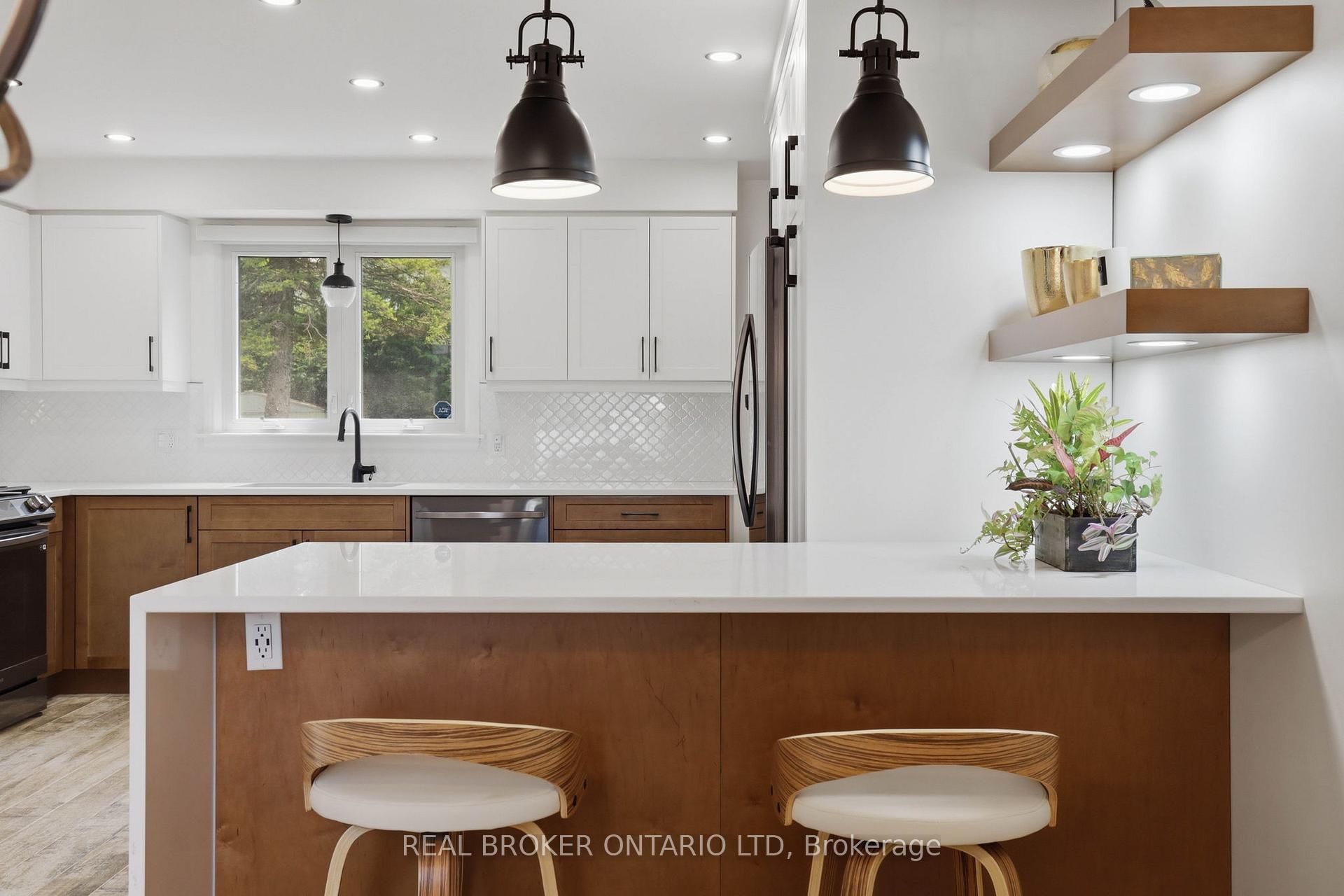196 Wychwood Park, London North — photo 4 of 5