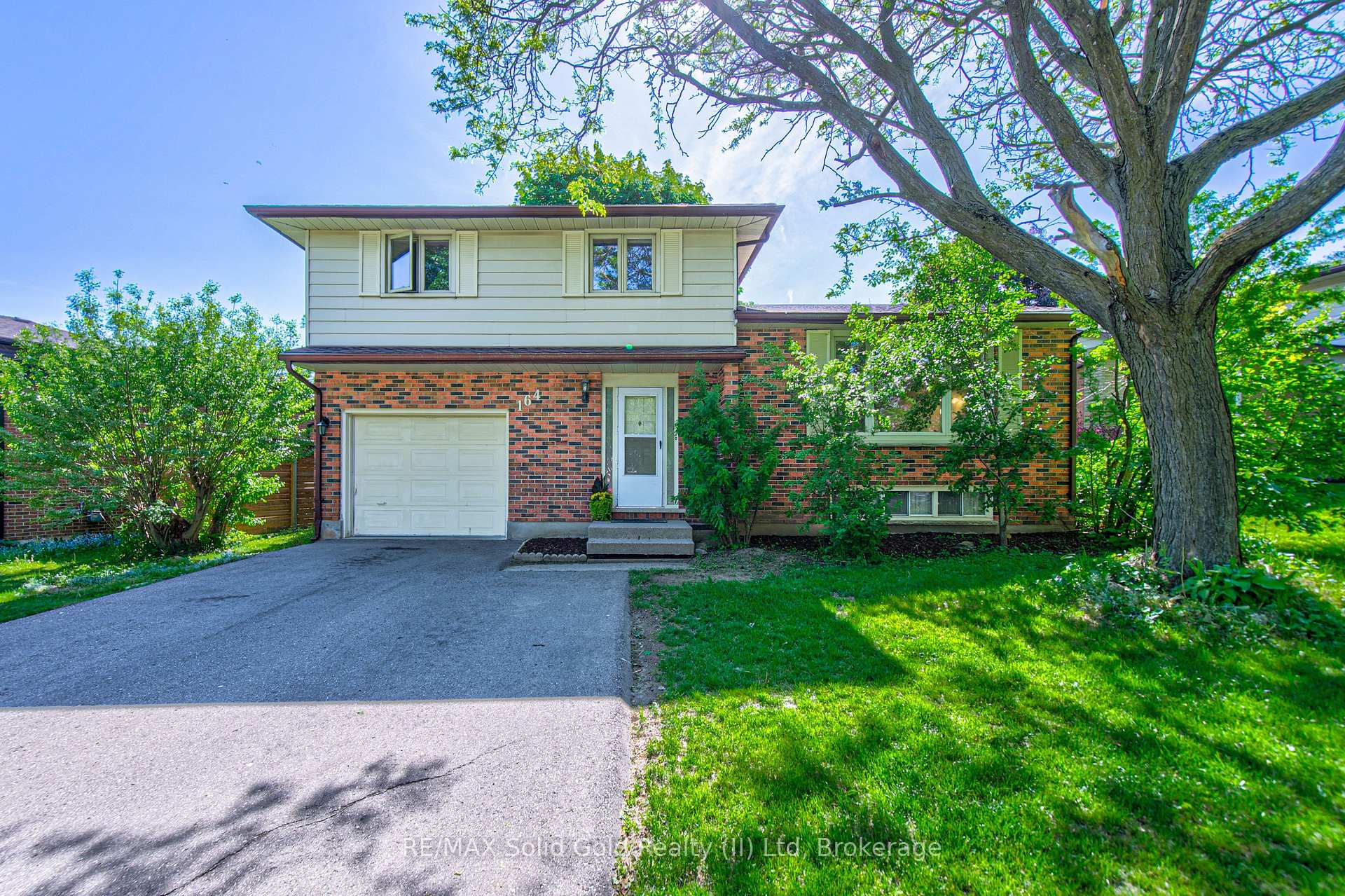 164 White Pine Crescent, Waterloo — photo 2 of 5