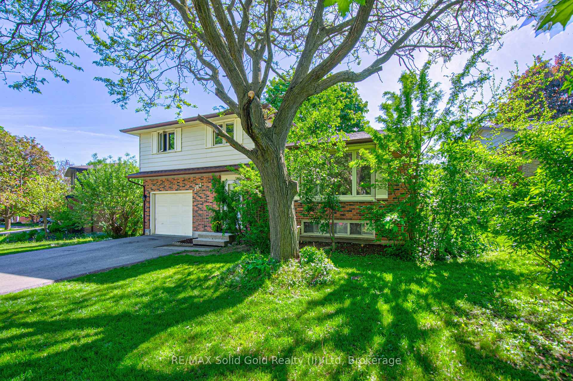 164 White Pine Crescent, Waterloo — photo 3 of 5