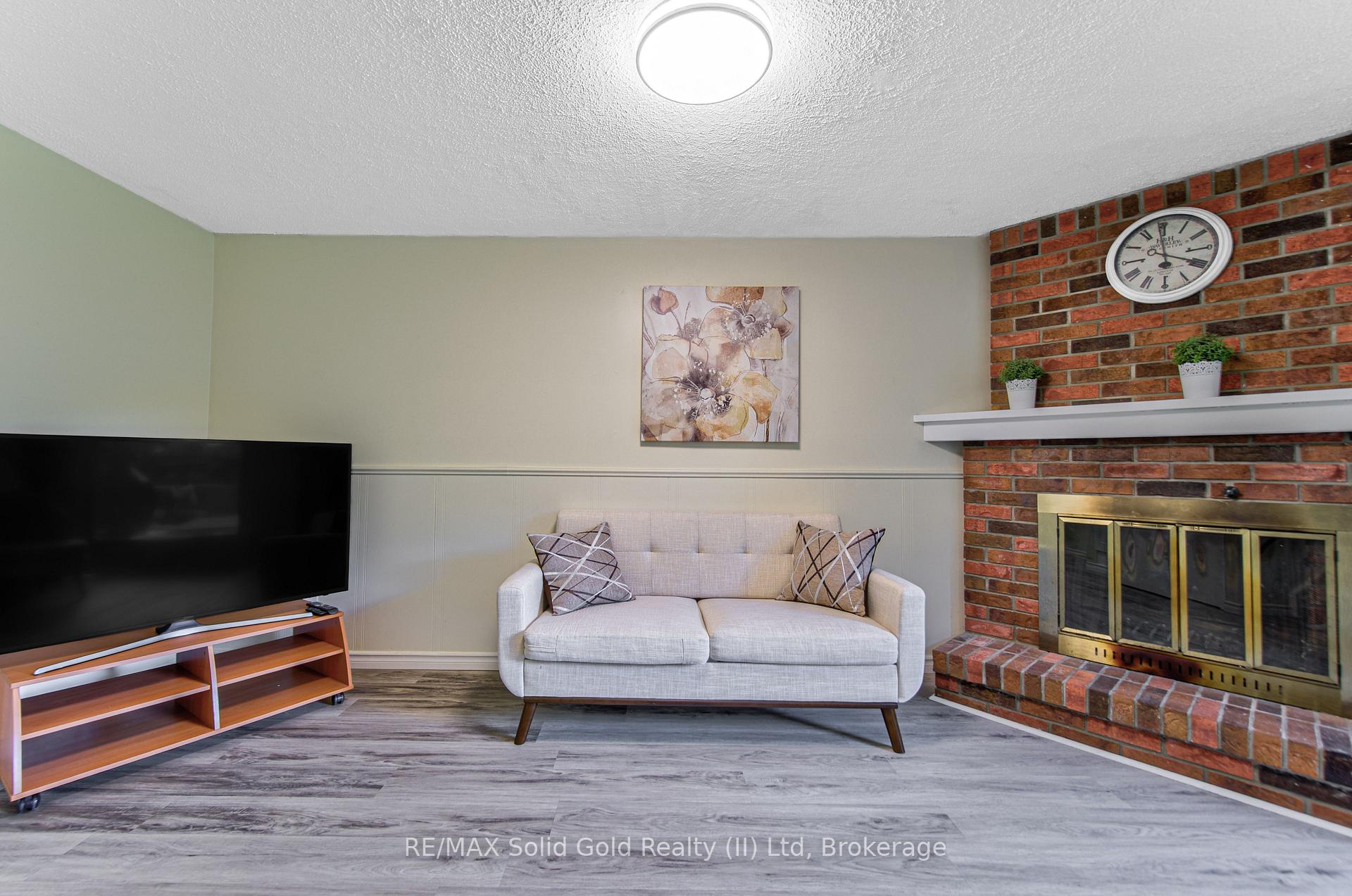 164 White Pine Crescent, Waterloo — photo 5 of 5