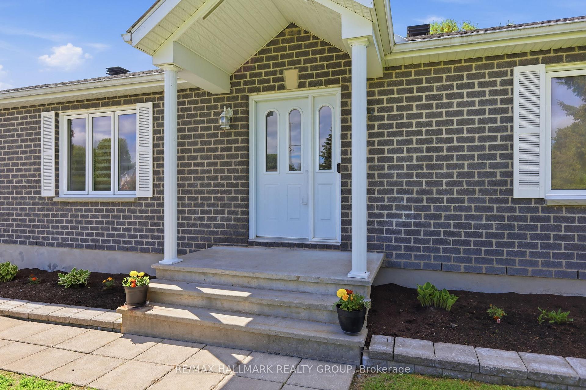 2740 Lockwood Lane, Orleans - Cumberland and Area — photo 2 of 5