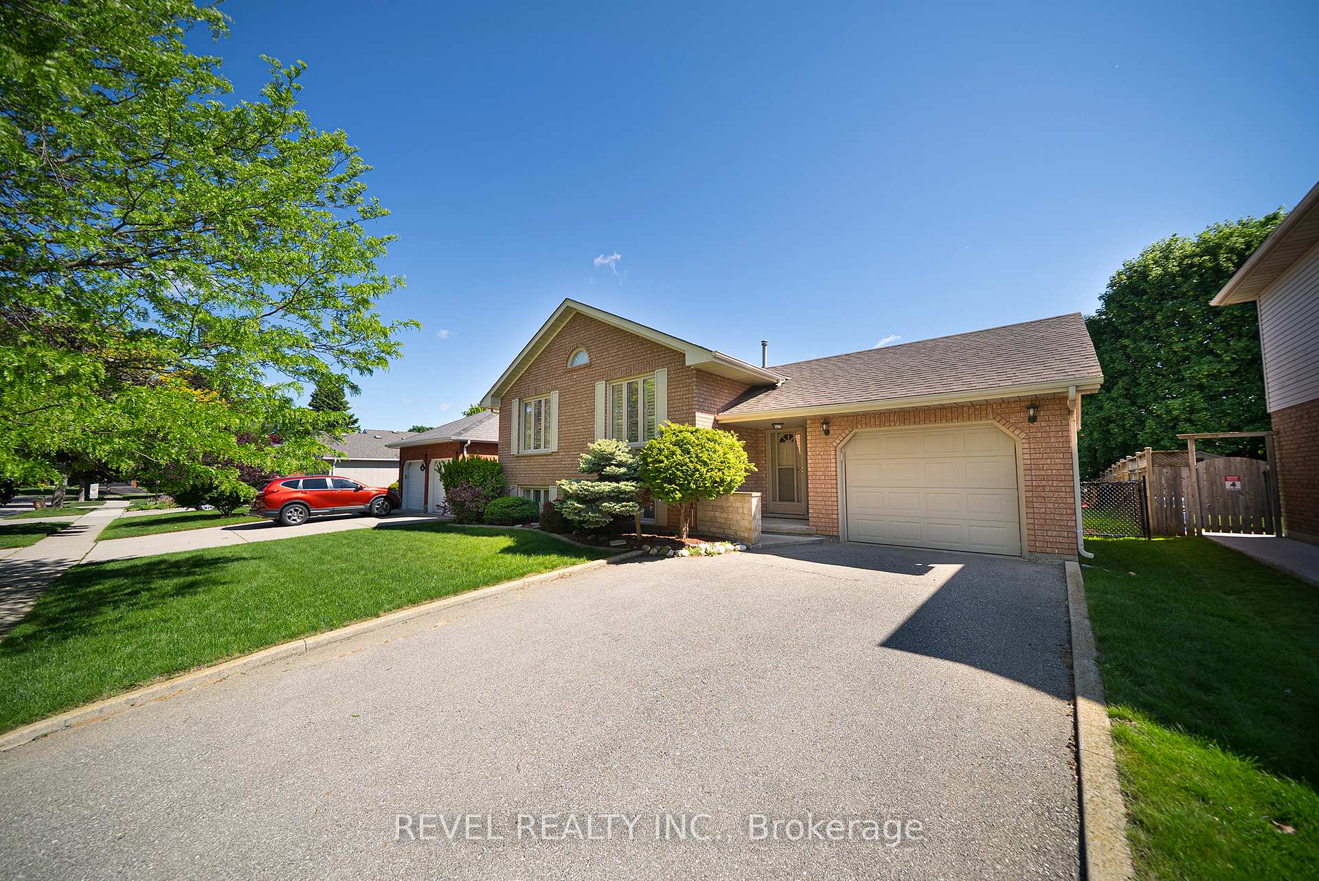23 Trillium Way, Brantford — photo 2 of 5