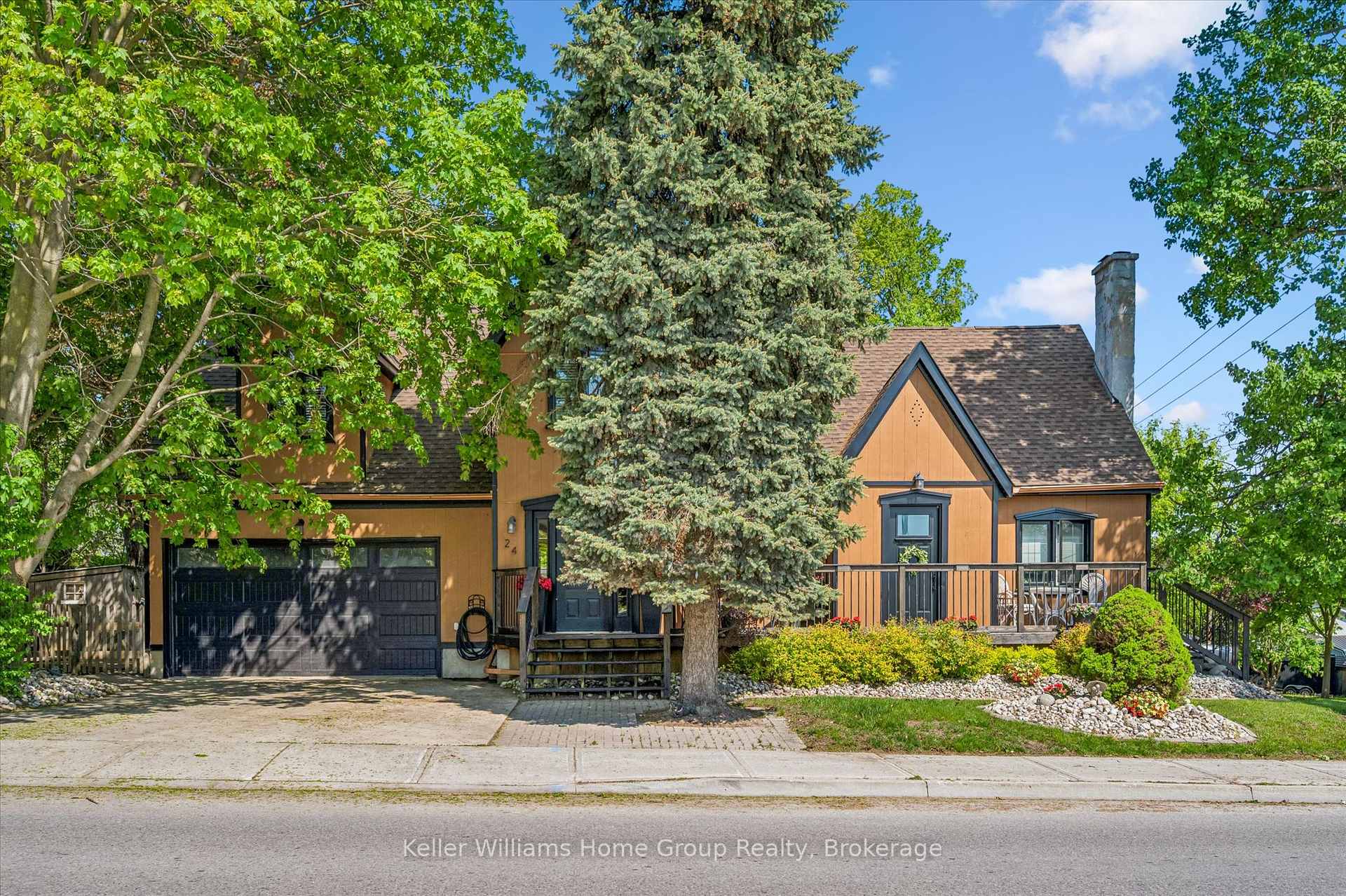 24 McNab Street W, Centre Wellington — photo 2 of 5
