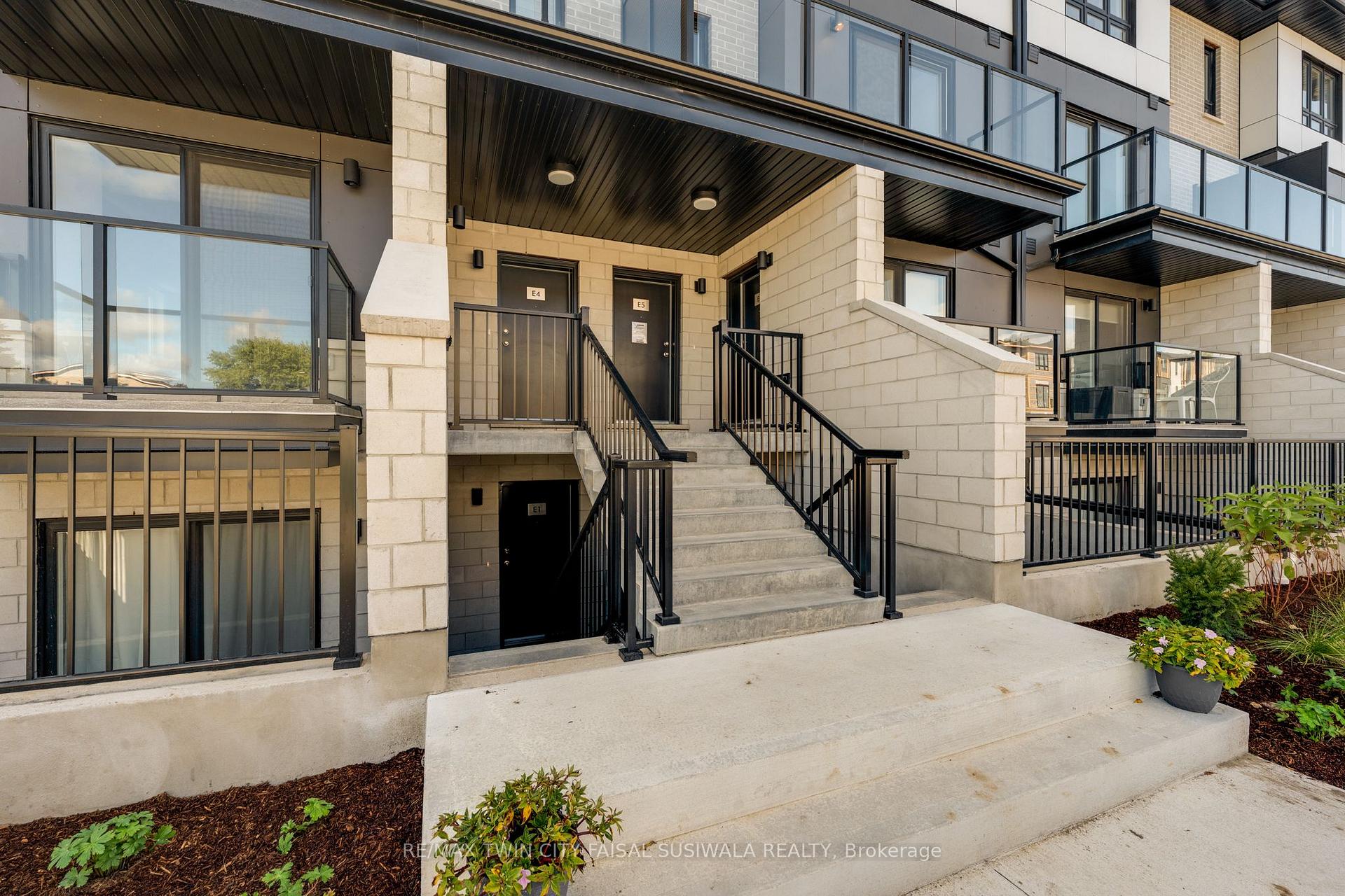 410 Northfield Drive W e5, Waterloo — photo 2 of 5