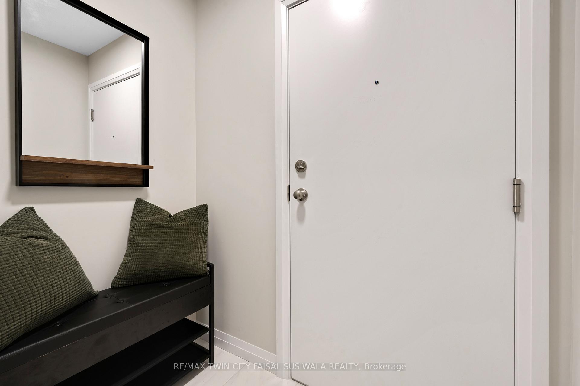 410 Northfield Drive W e5, Waterloo — photo 4 of 5