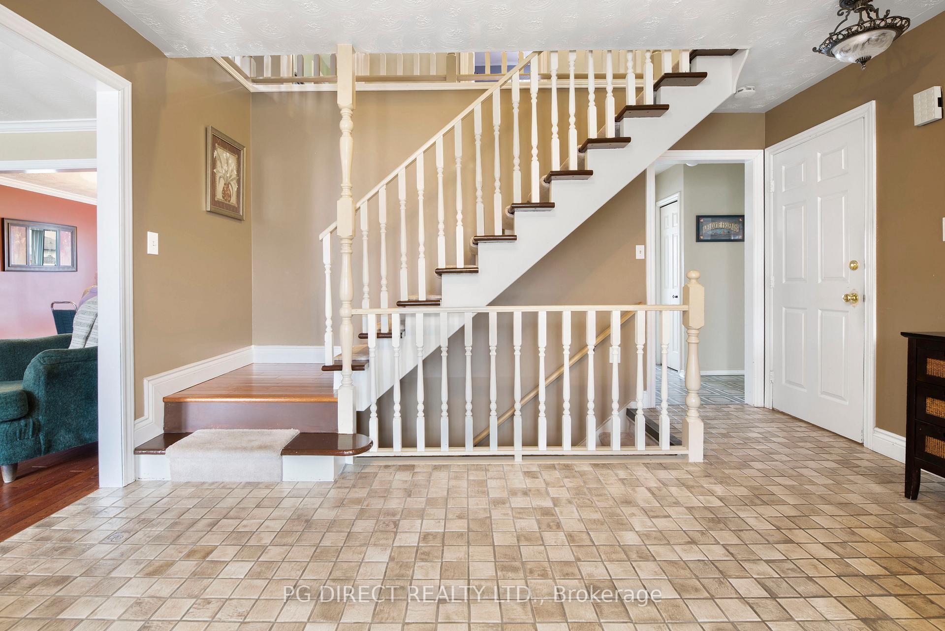 42 Eglee Avenue, North Bay — photo 3 of 5