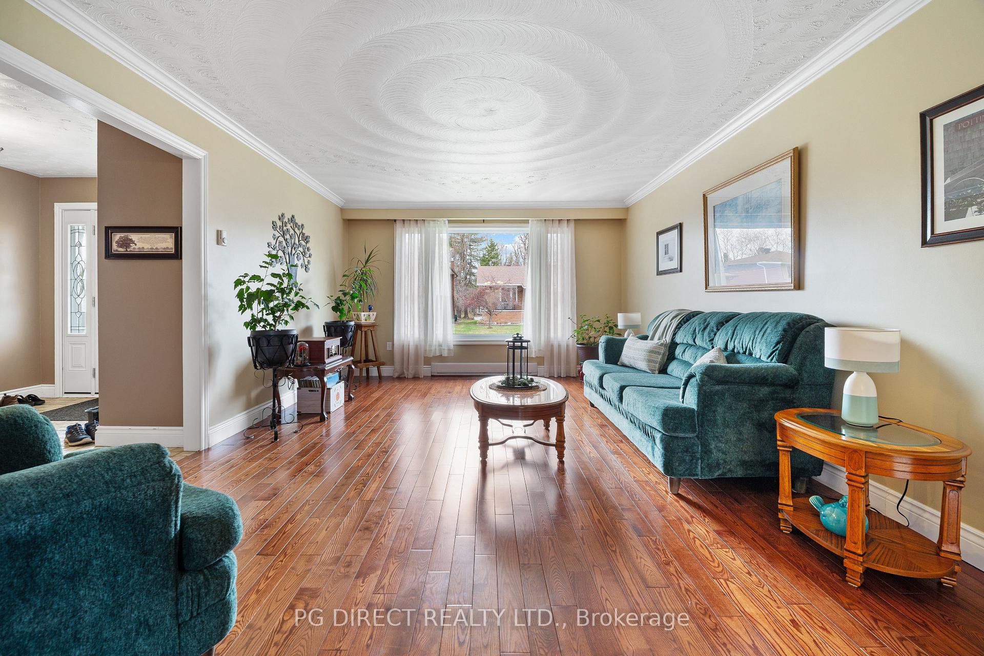 42 Eglee Avenue, North Bay — photo 4 of 5