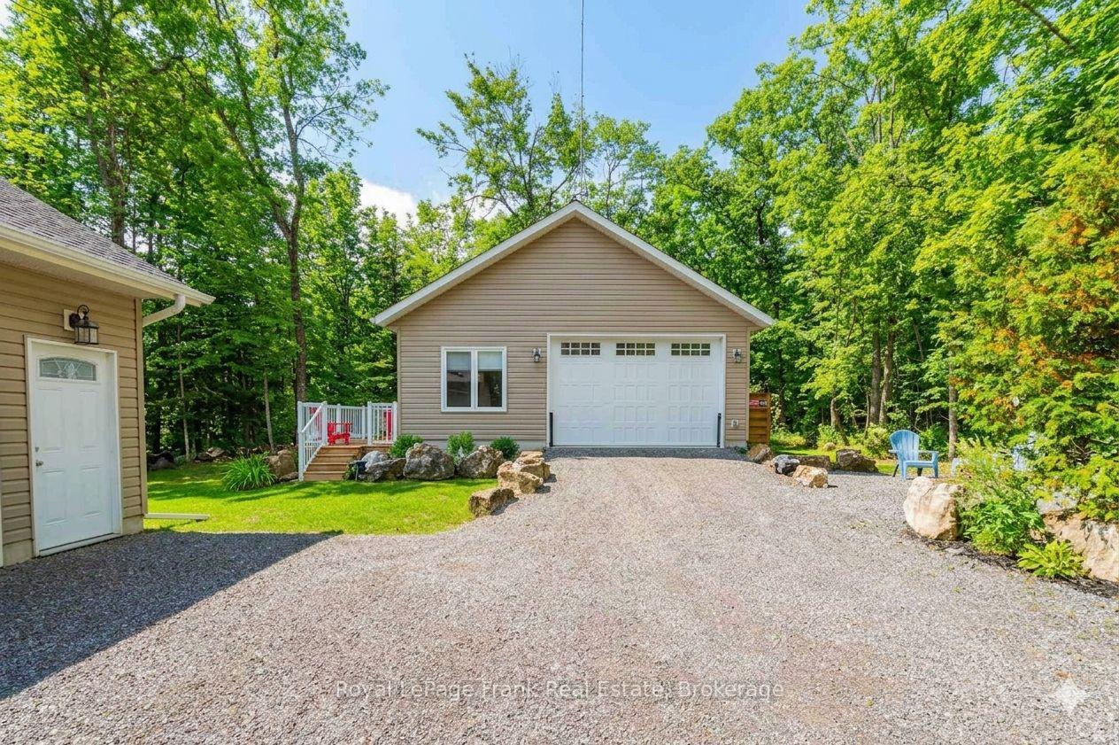 25 Lakeland Avenue, Trent Lakes — photo 2 of 5