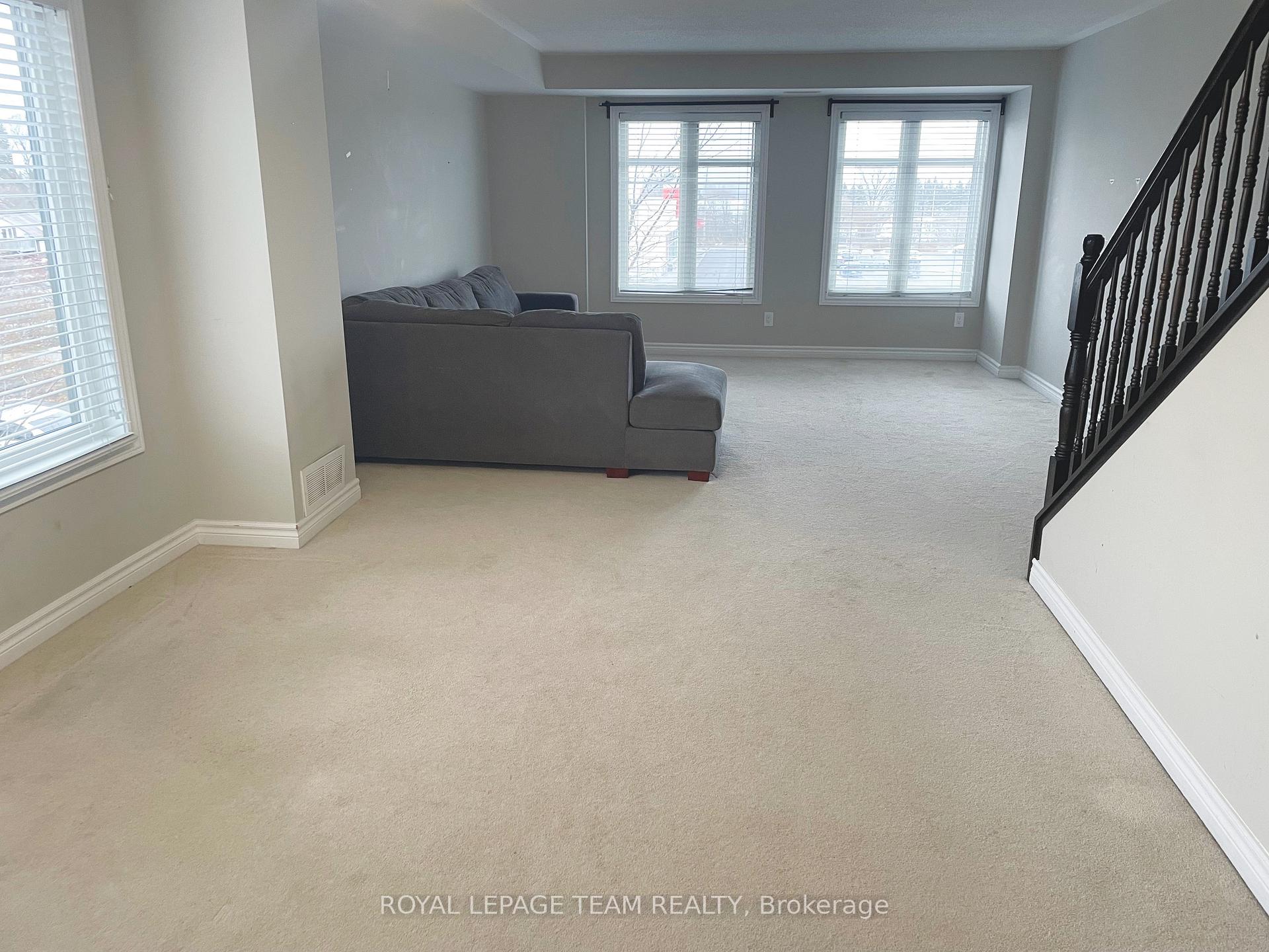 42 Argent Private, Kanata — photo 4 of 5