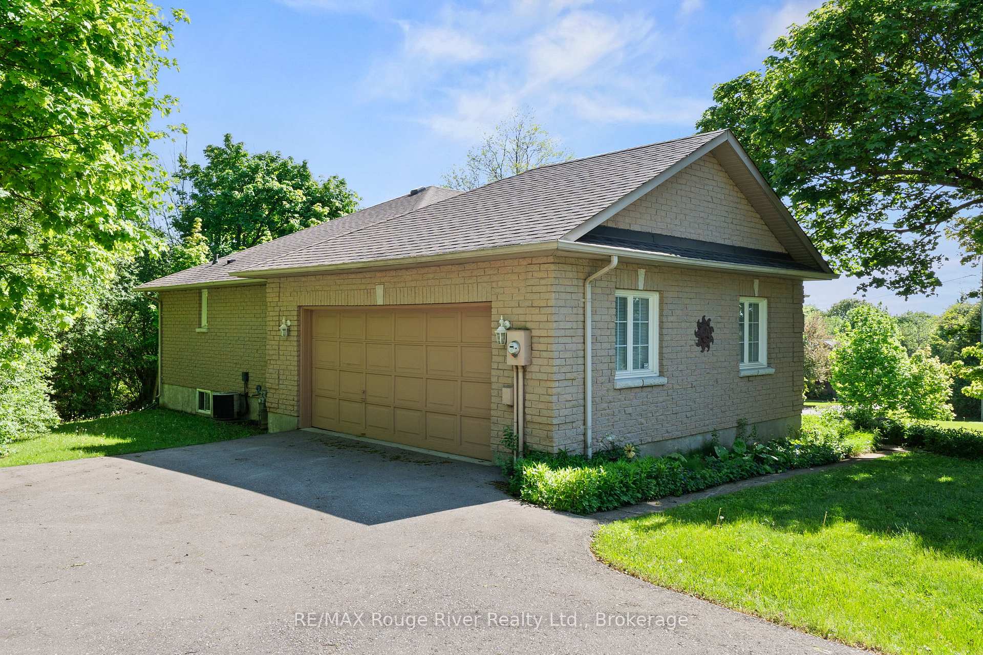 2 Sunrise Court, Hamilton Township — photo 2 of 5