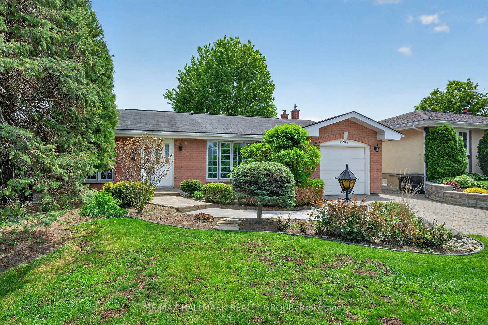 2204 Hamelin Crescent, Beacon Hill North - South and Area — photo 2 of 5