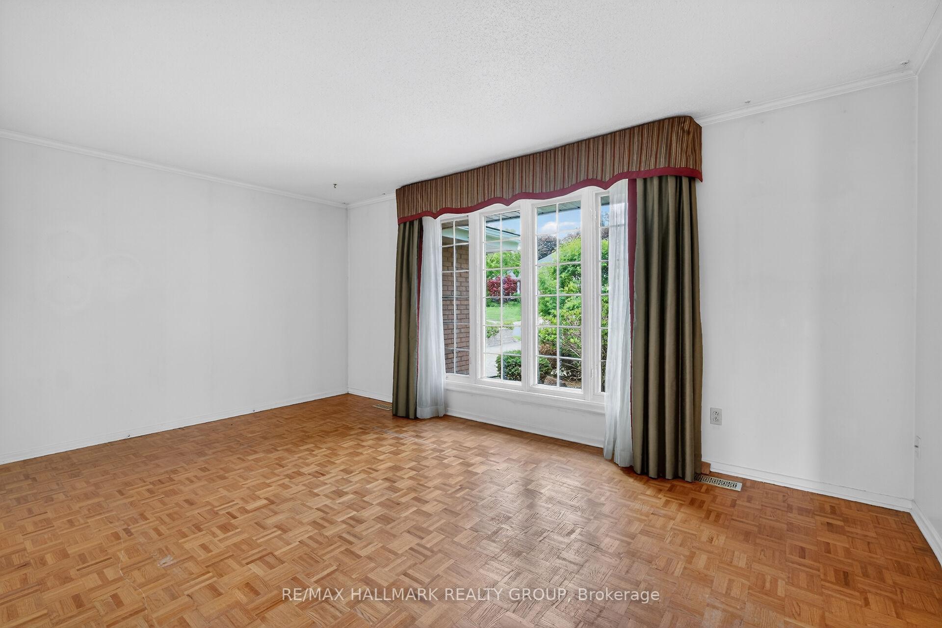 2204 Hamelin Crescent, Beacon Hill North - South and Area — photo 4 of 5