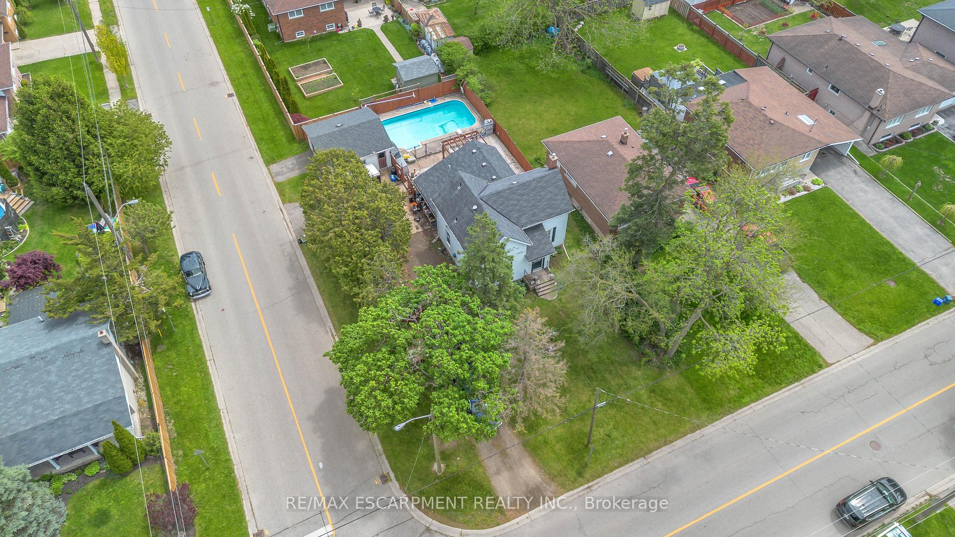 35 James Avenue, Brantford — photo 2 of 5