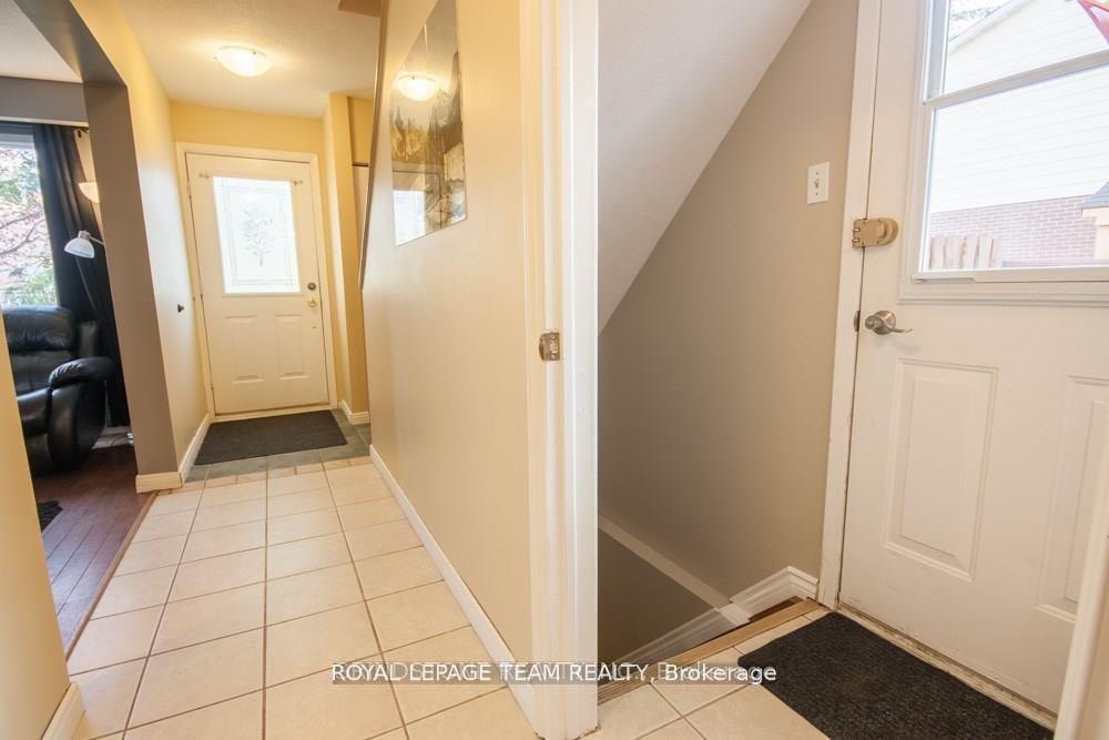183 McElroy Drive, Kanata — photo 2 of 5