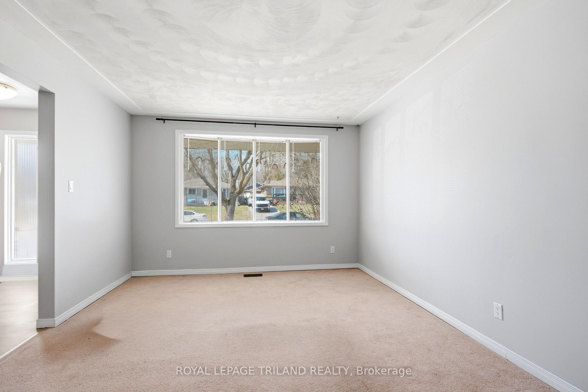 195B Cedarvale Crescent A, Waterloo, ON N2L 4T3 — Waterloo, Ontario