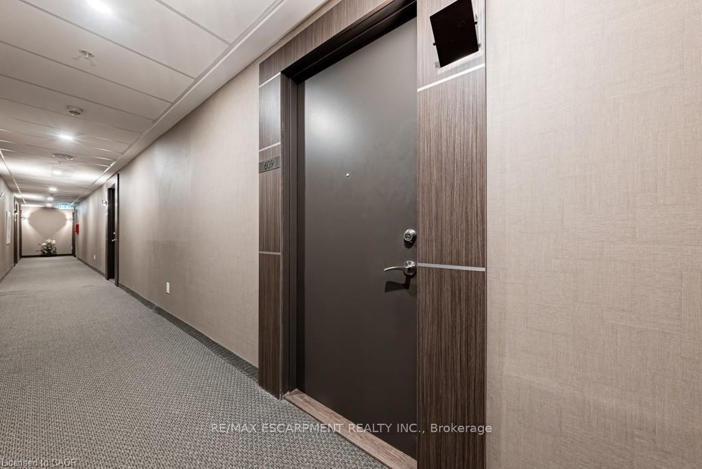 550 North Service Road 609, Grimsby — photo 5 of 5