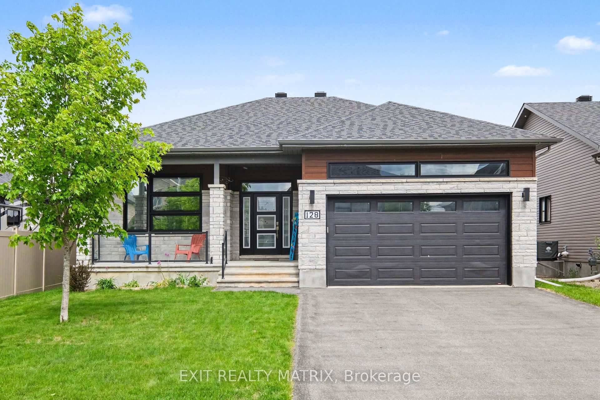 128 Lyon Street, Russell, ON K0A 1W0 — Russell, Ontario