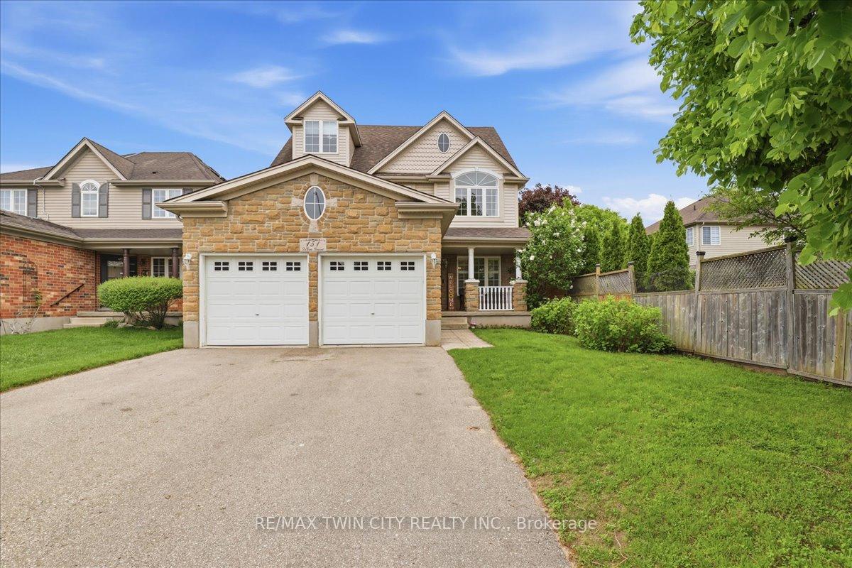151 Decaro Crescent, Cambridge — photo 2 of 5