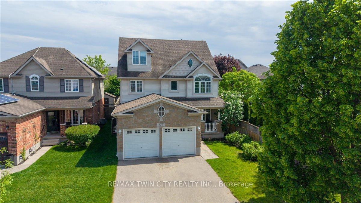 151 Decaro Crescent, Cambridge — photo 3 of 5