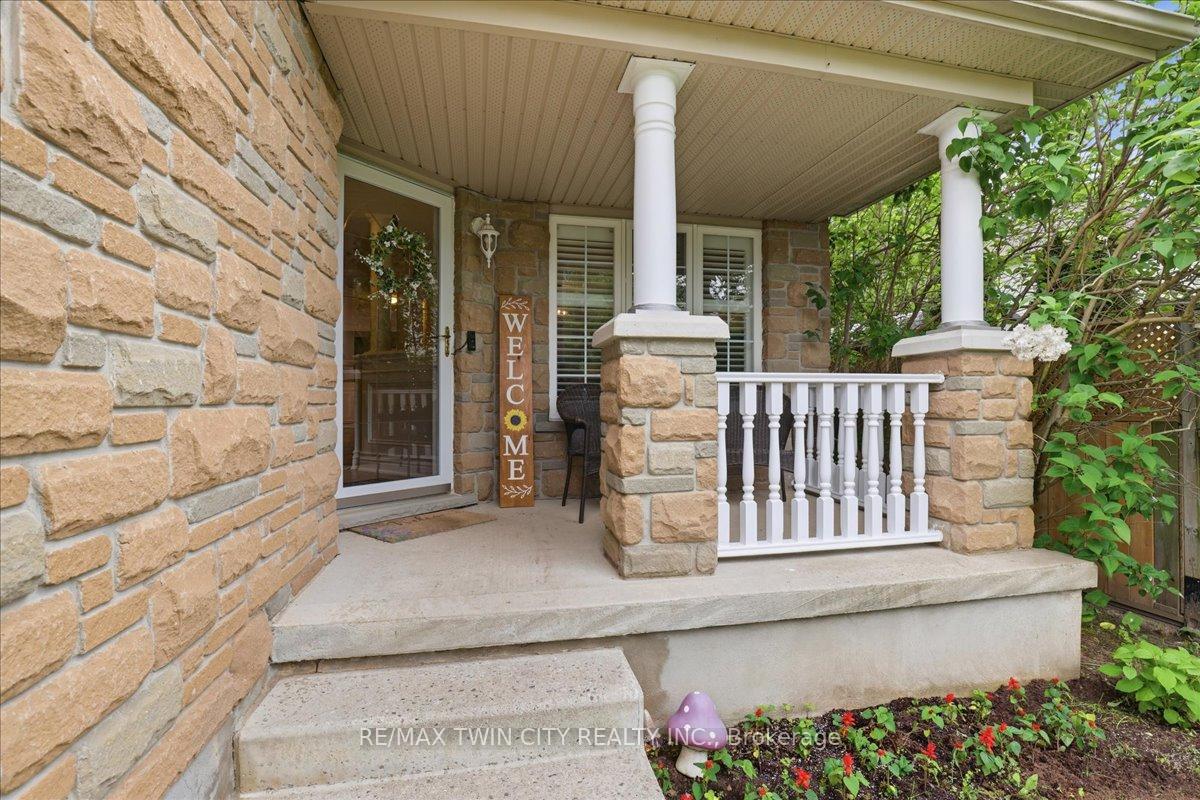 151 Decaro Crescent, Cambridge — photo 5 of 5