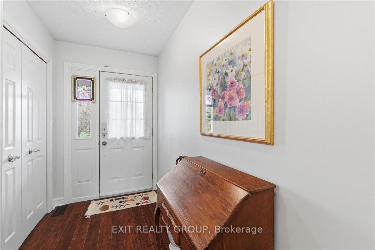 26 Lockwood Drive, Brighton — photo 3 of 5