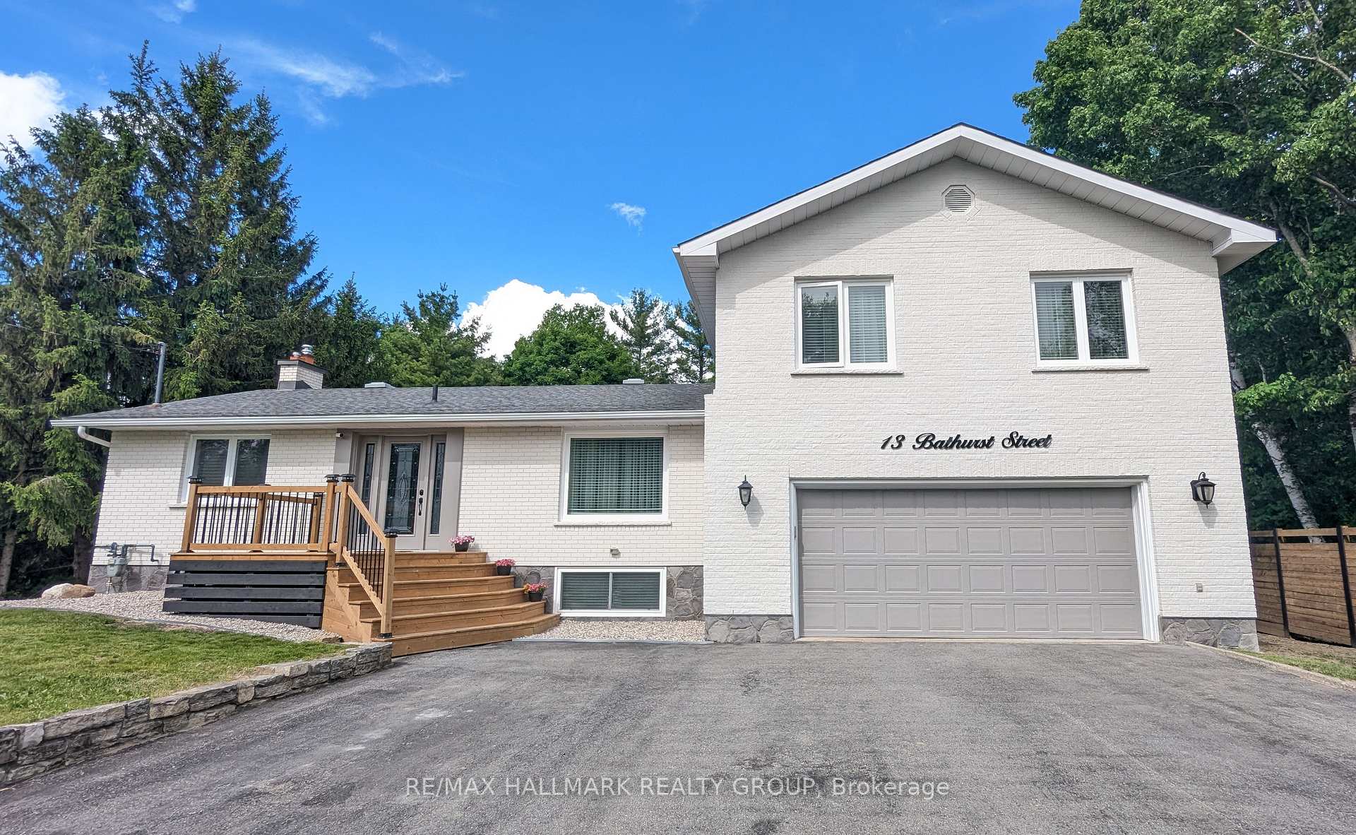 13 Bathurst Street, Kanata, ON K2W 1A7 — Kanata, Ontario