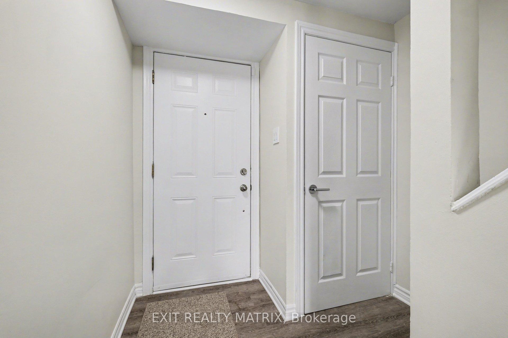 1468 Heatherington Road B, Hunt Club - South Keys and Area — photo 3 of 5