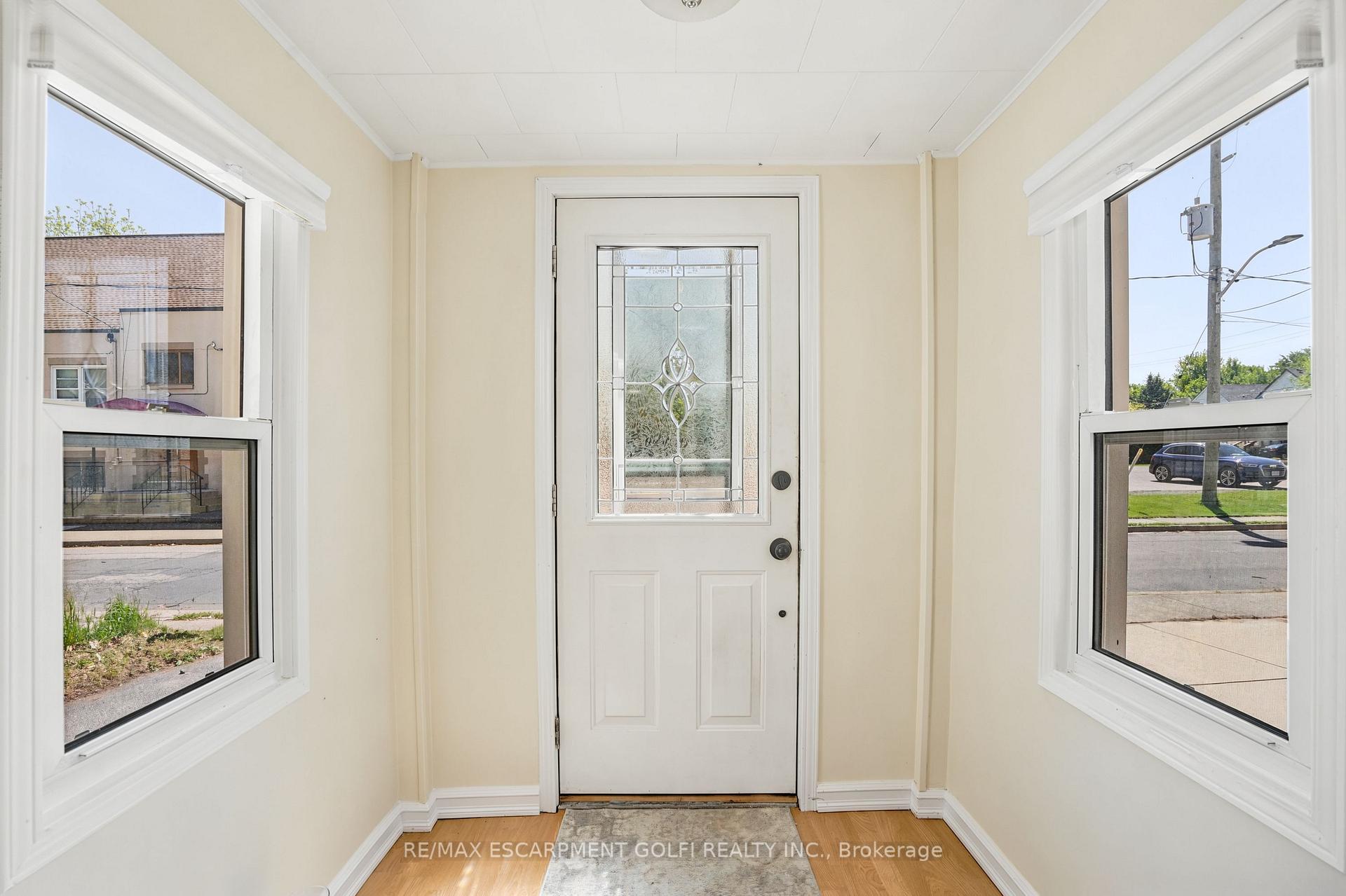 15 Kent Street, Welland — photo 3 of 5