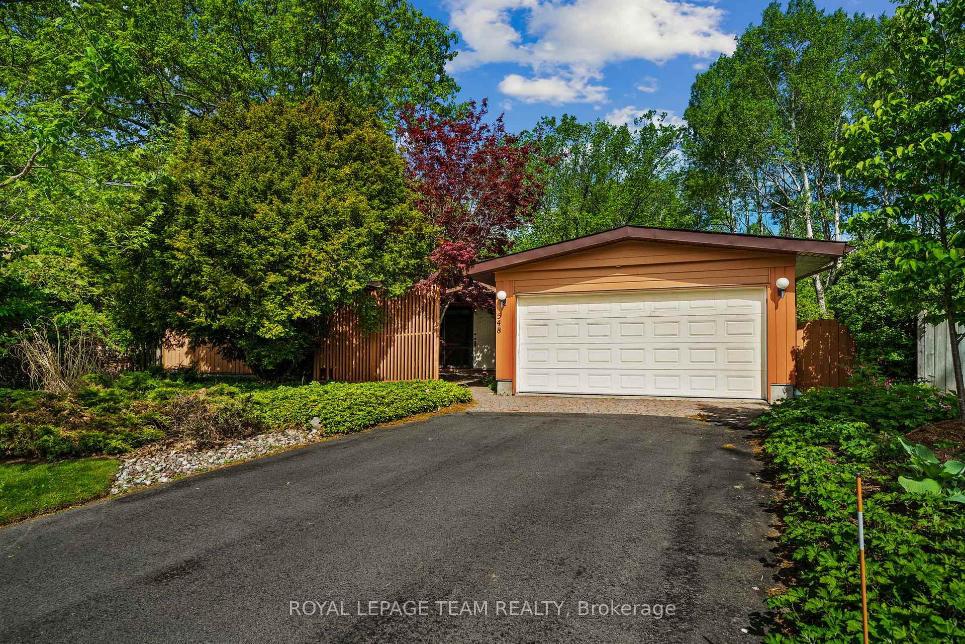 548 Rivershore Crescent, Beacon Hill North - South and Area — photo 2 of 5