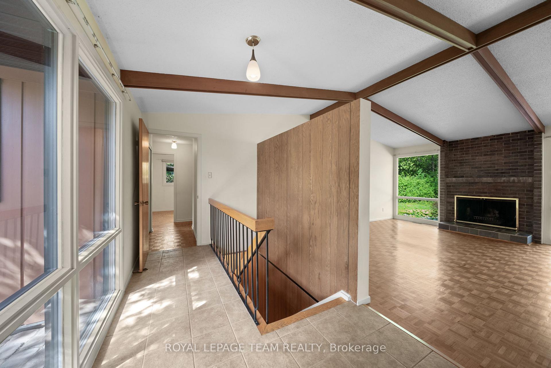 548 Rivershore Crescent, Beacon Hill North - South and Area — photo 4 of 5