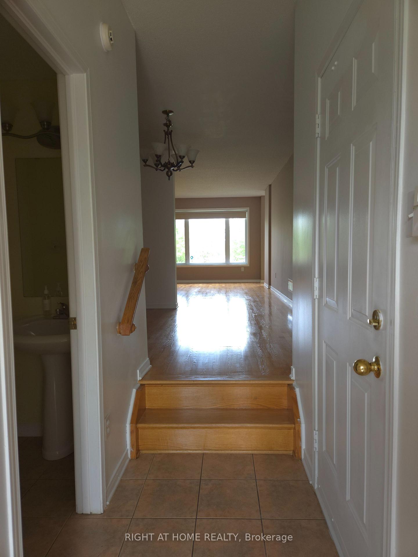 142 Lilibet Cres Crescent E, Hunt Club - South Keys and Area — photo 3 of 5