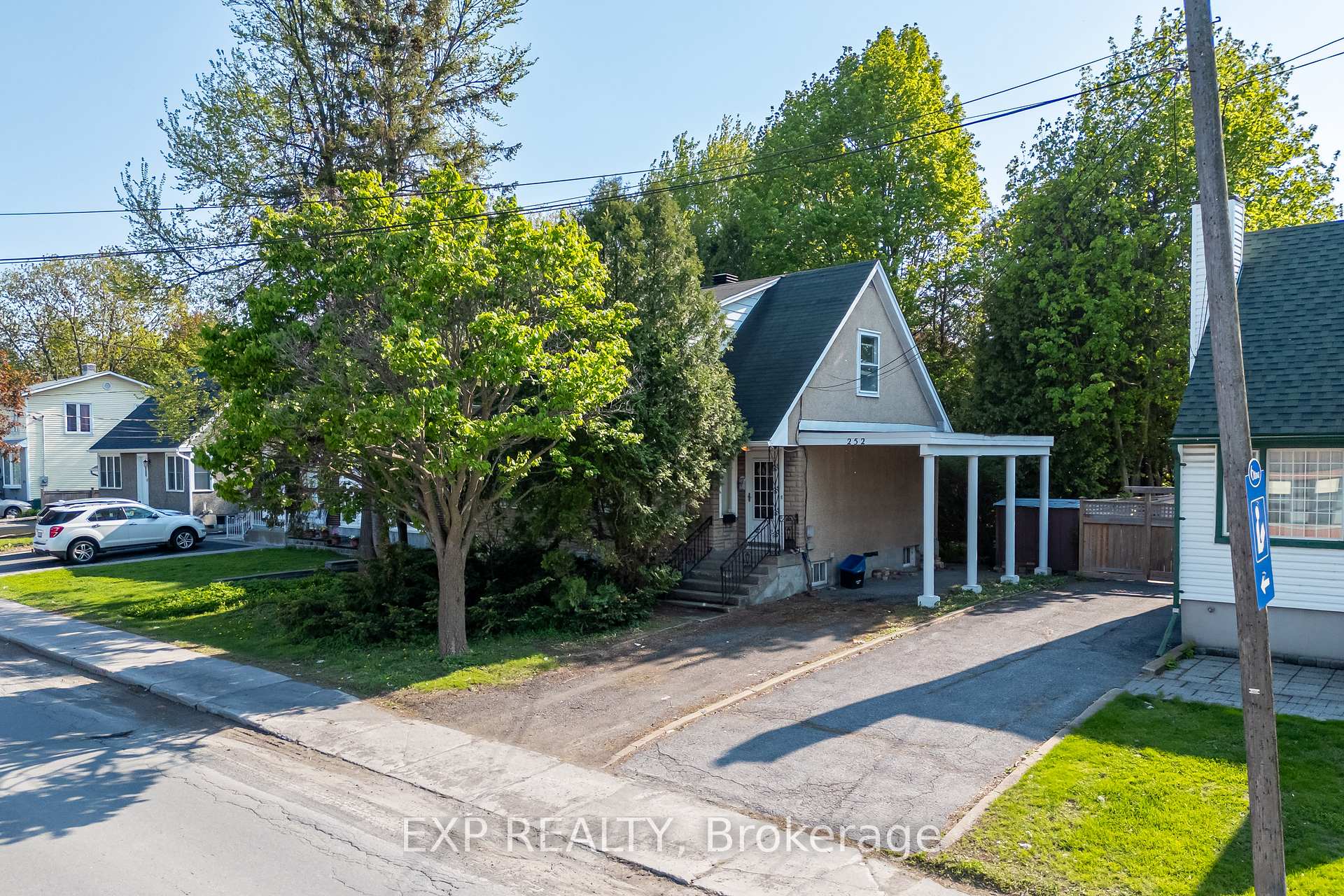 252 Woodroffe Avenue, Woodroffe, ON K2A 3V4 — Woodroffe, Ontario