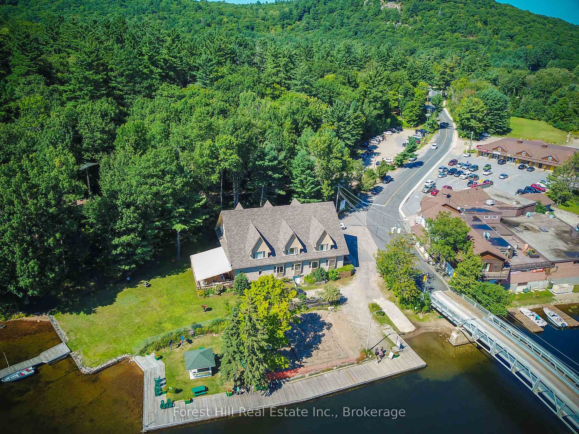 1066 Main Street, Lake of Bays — photo 2 of 5