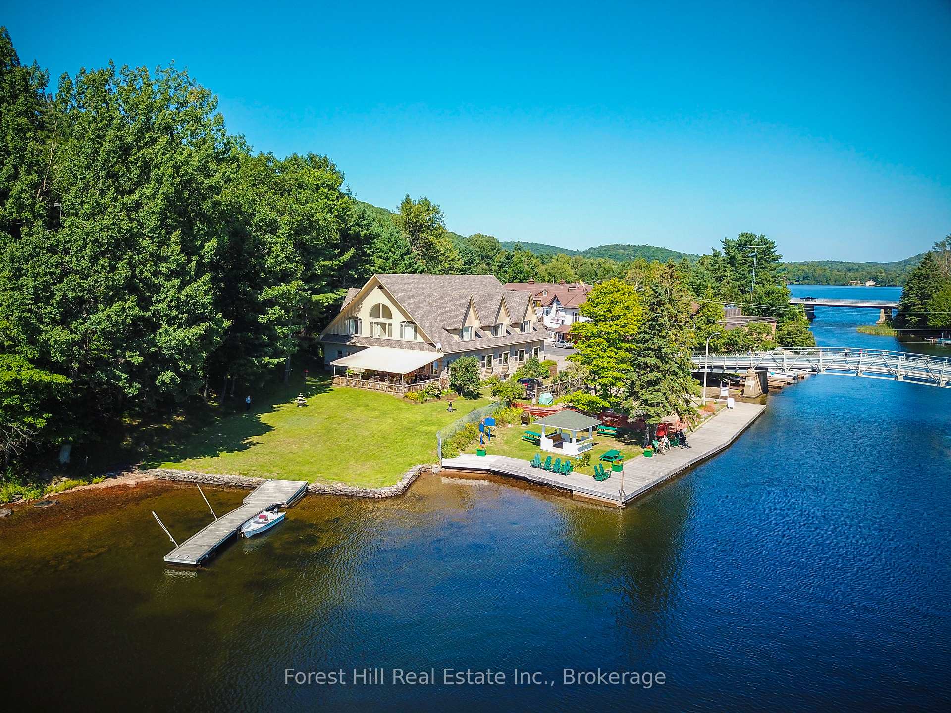 1066 Main Street, Lake of Bays — photo 3 of 5