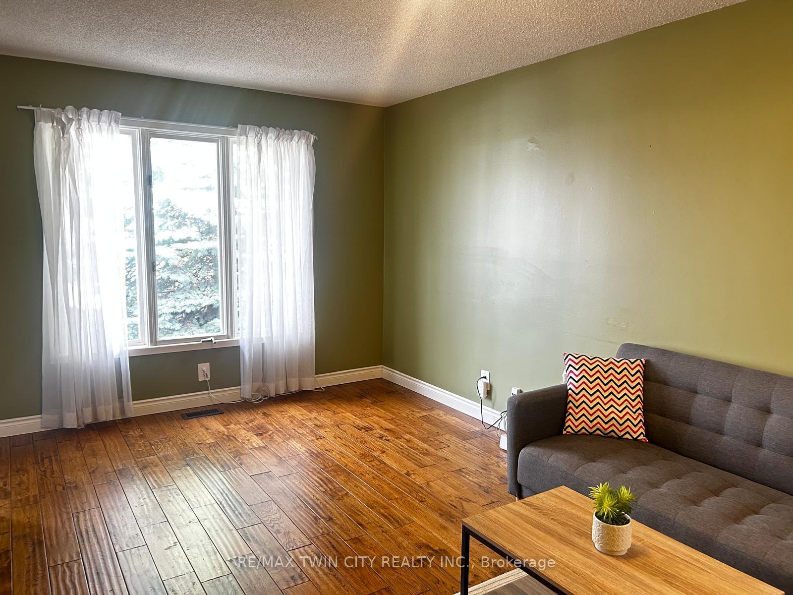 254 CAMILLE Crescent, Waterloo — photo 3 of 5