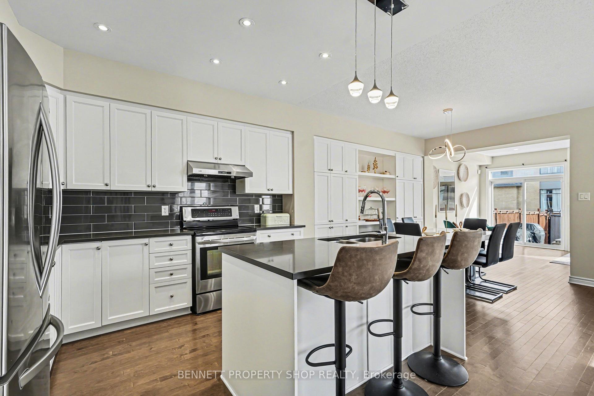 554 Stargazer Crescent, Blossom Park - Airport and Area — photo 3 of 5