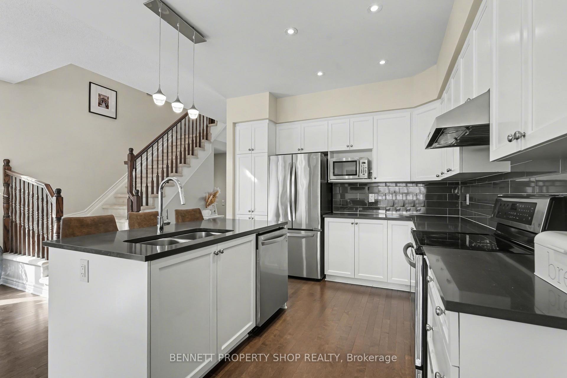 554 Stargazer Crescent, Blossom Park - Airport and Area — photo 4 of 5