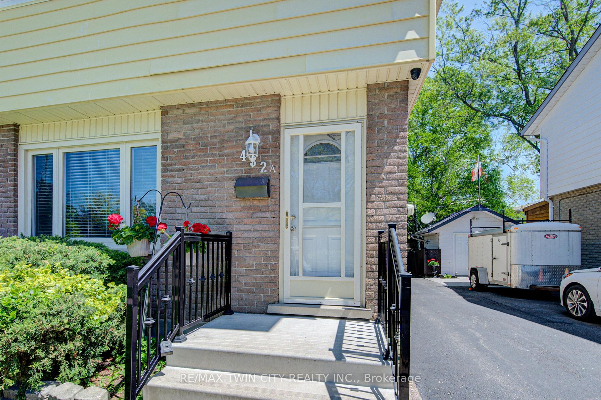 432 Lee Avenue A, Waterloo — photo 3 of 5