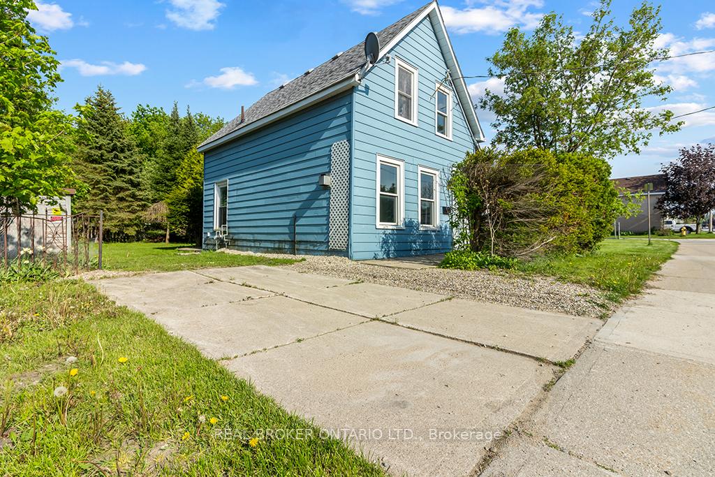 1323 2nd Avenue W, Owen Sound — photo 4 of 5