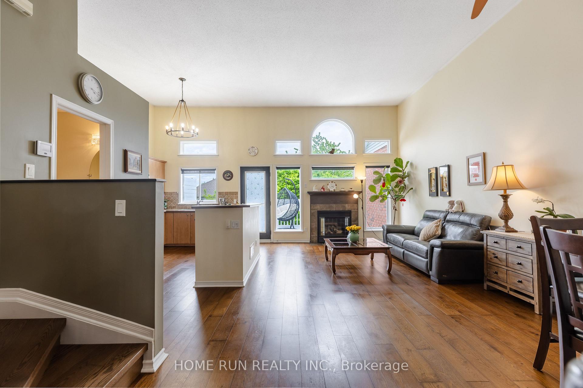 9 Macassa Circle, Kanata — photo 3 of 5