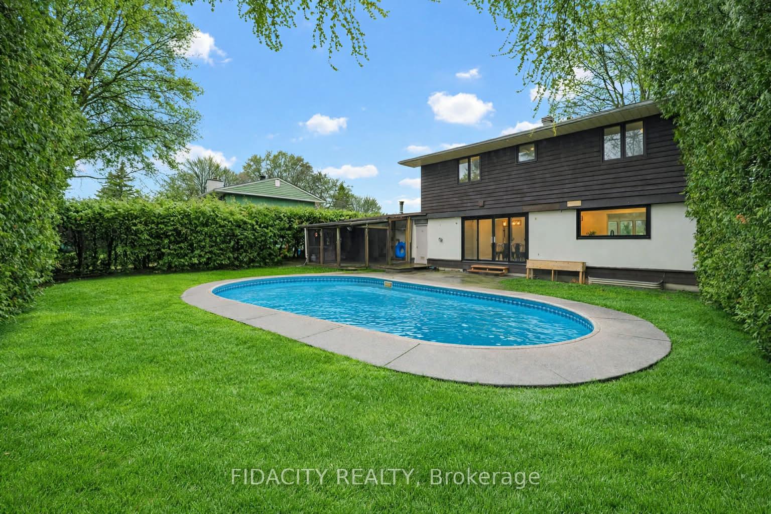 7 Gagnon Court, Kanata — photo 2 of 5