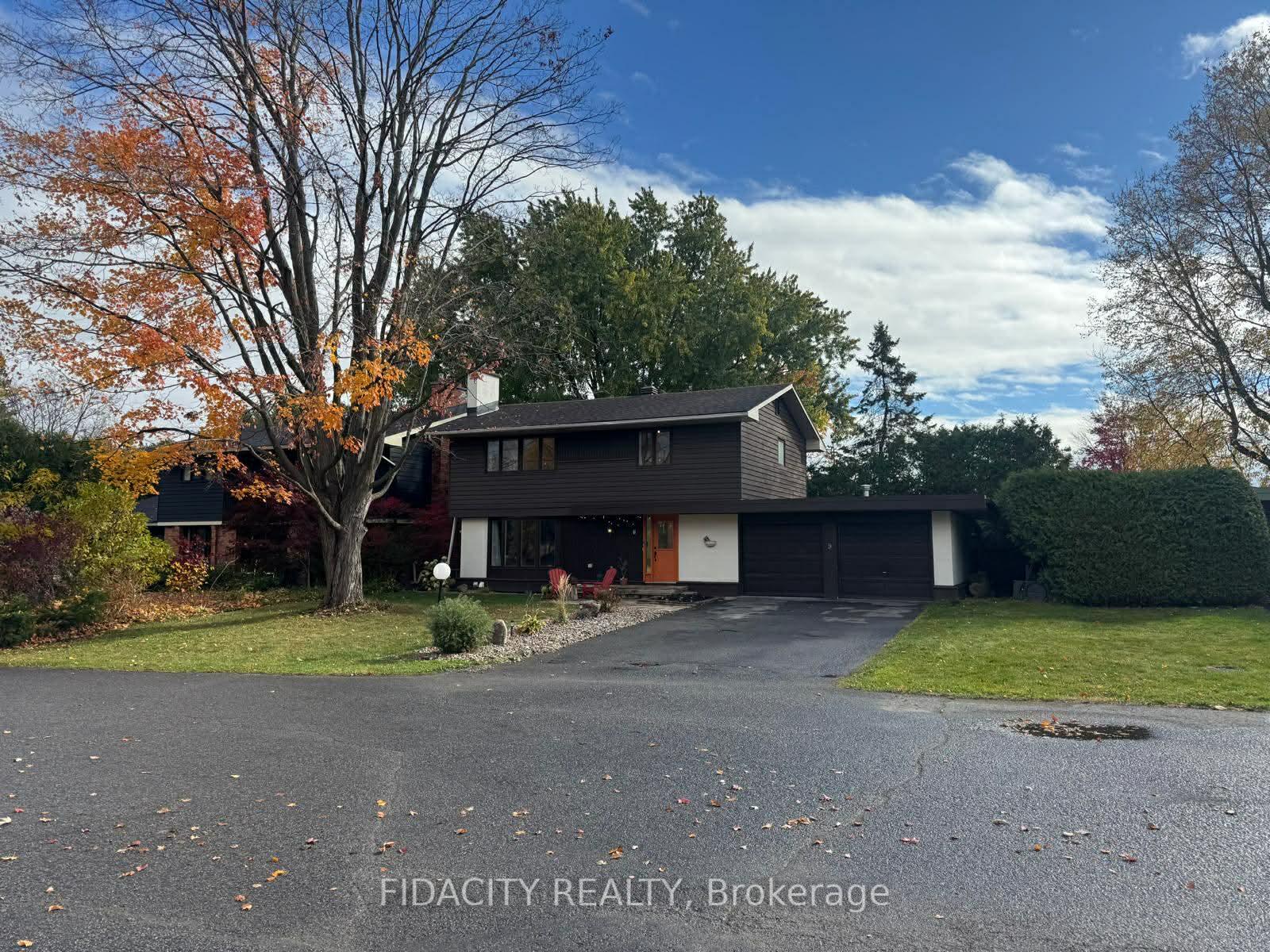 7 Gagnon Court, Kanata — photo 3 of 5